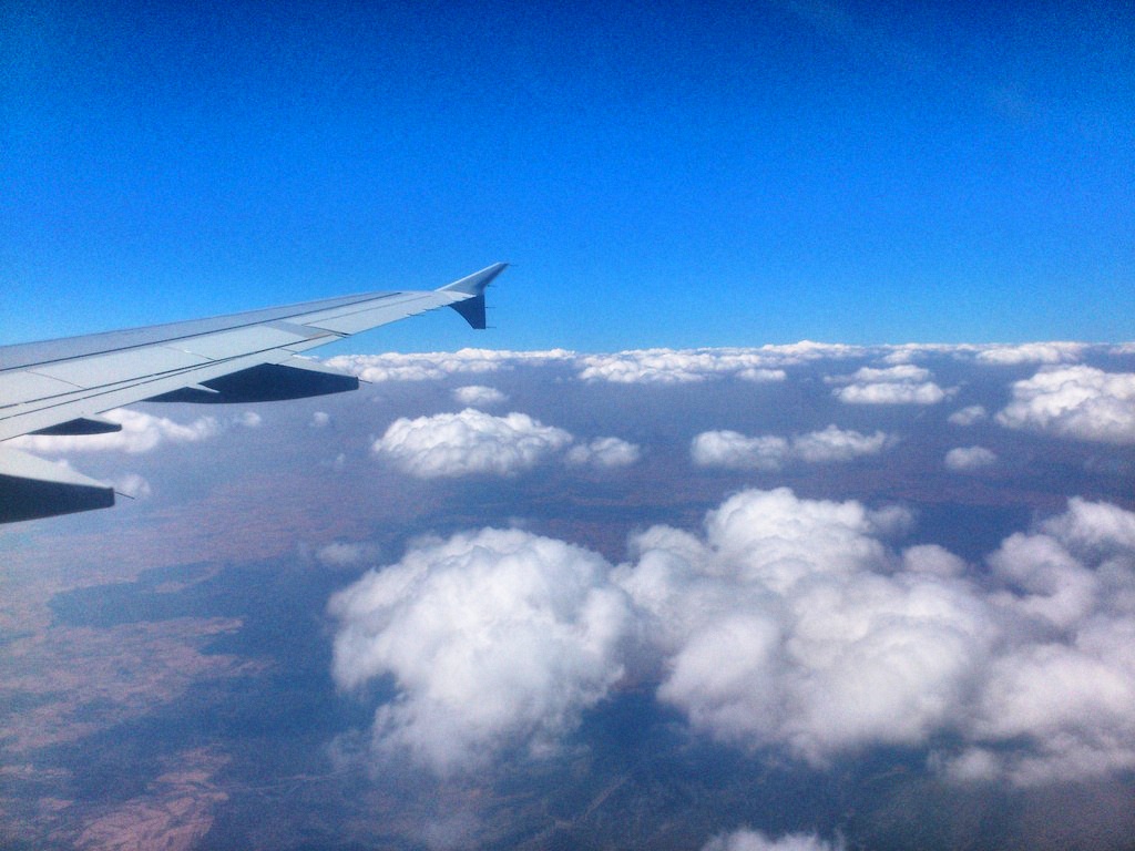 Avión en sobrevuelo sobre la Península. Foto: ATCpress