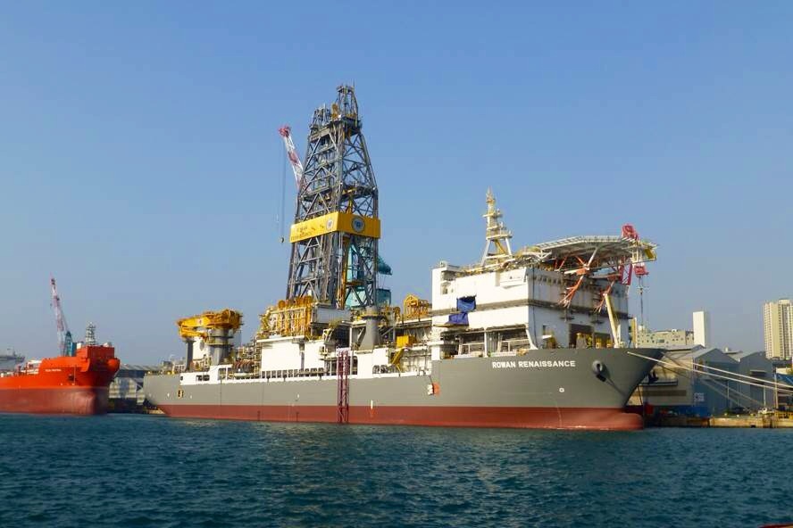 Foto del barco Rowan Renaissance que se propone usar Repsol en sus sondeos en Canarias.
