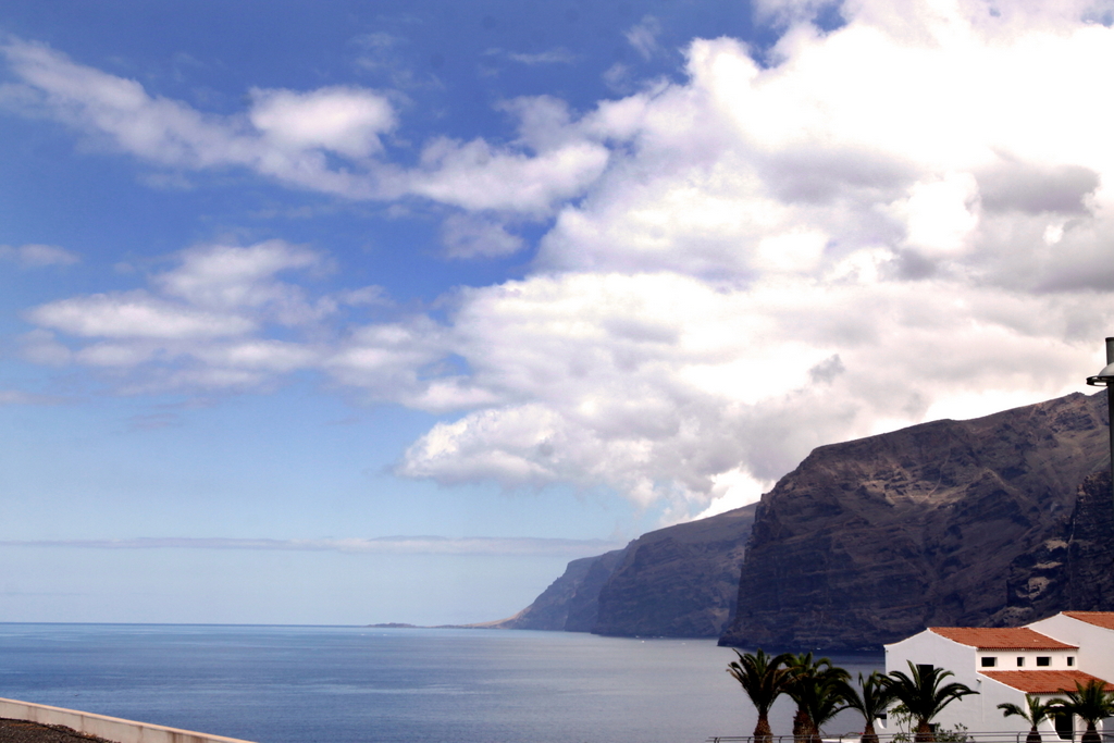Los Gigantes, Tenerife, conocido por la población de cetáceos en la zona