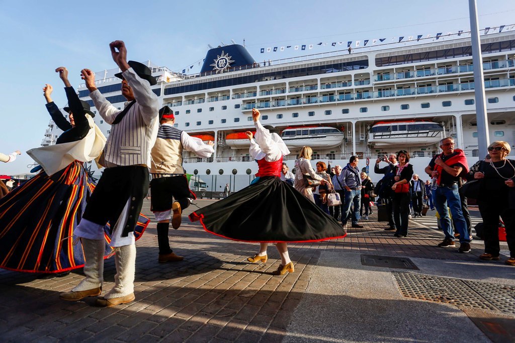 Recibimiento a los pasajeros del MSC Armonia. Fotografía de Promoción LPGC