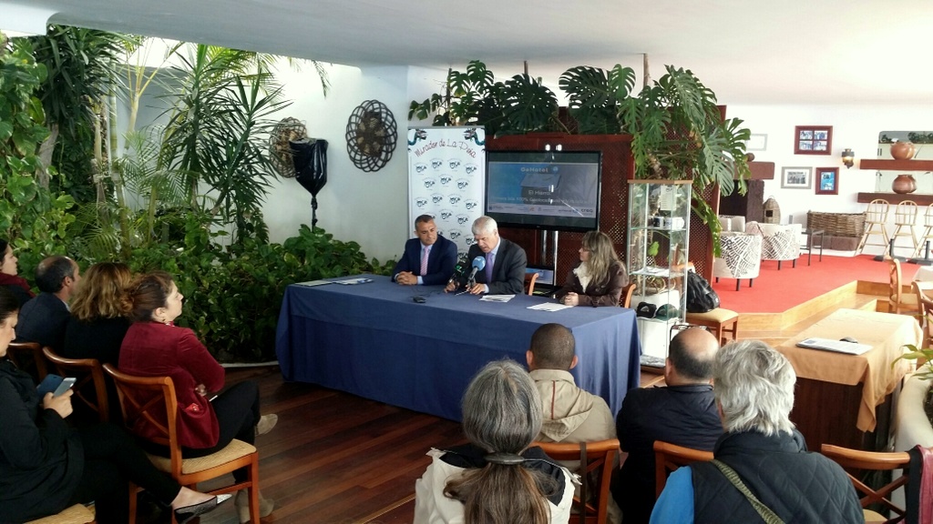 Javier Armas, Alpidio Armas y Mayuri Castañeda. Fotografía de Ashotel