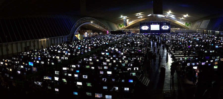 Encendido de pantallas en la Tenerife Lan Party. TLP2015. Martes 14 de julio de 2015