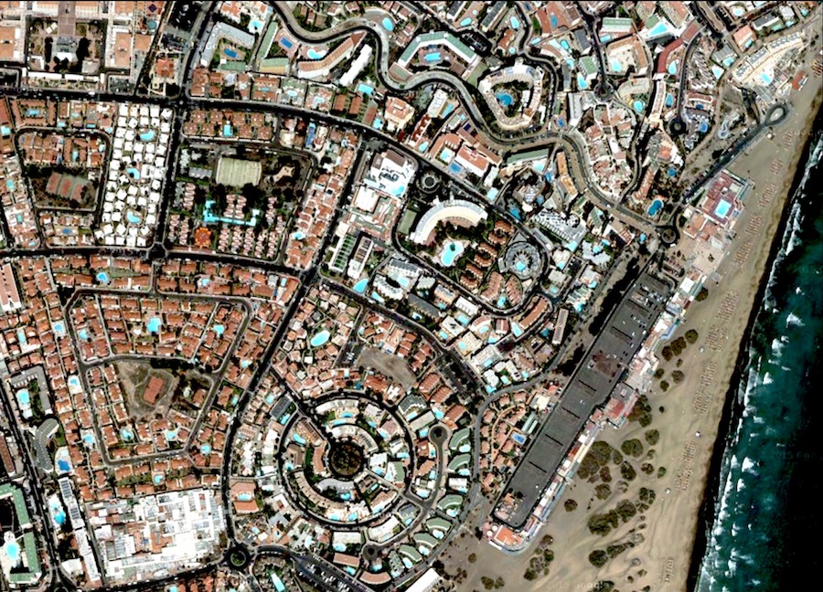 Vista aérea de la zona turística de San Bartolomé de Tirajana. Google Map.