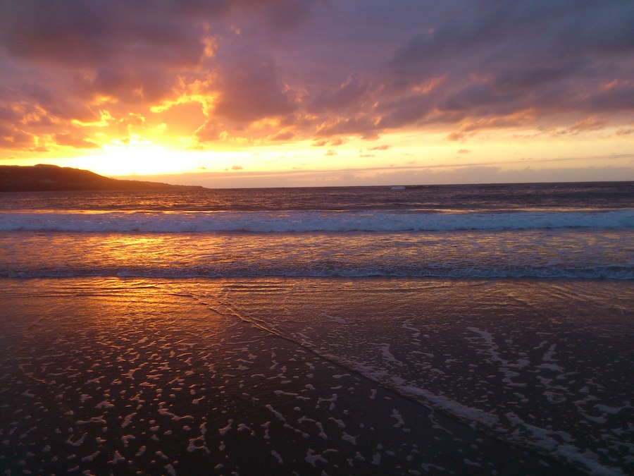 Crepúsculo en Las Canteras, Las Palmas de Gran Canaria. Fotografía: ATCpress